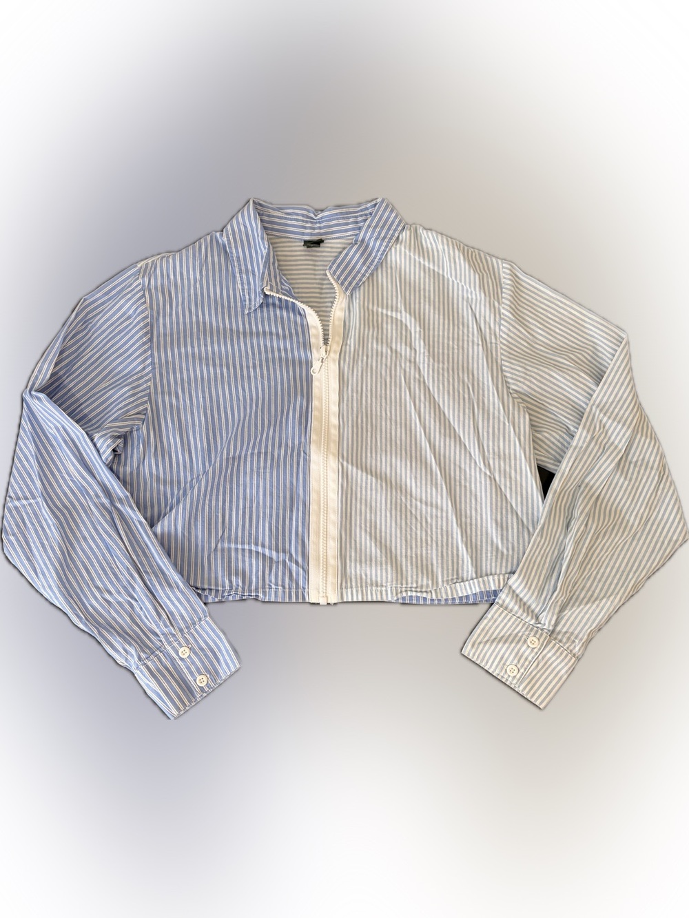 💙🤍 wild fable Women’s Two-Tone Blue & White Striped Crop Button-Down Shirt 🤍💙